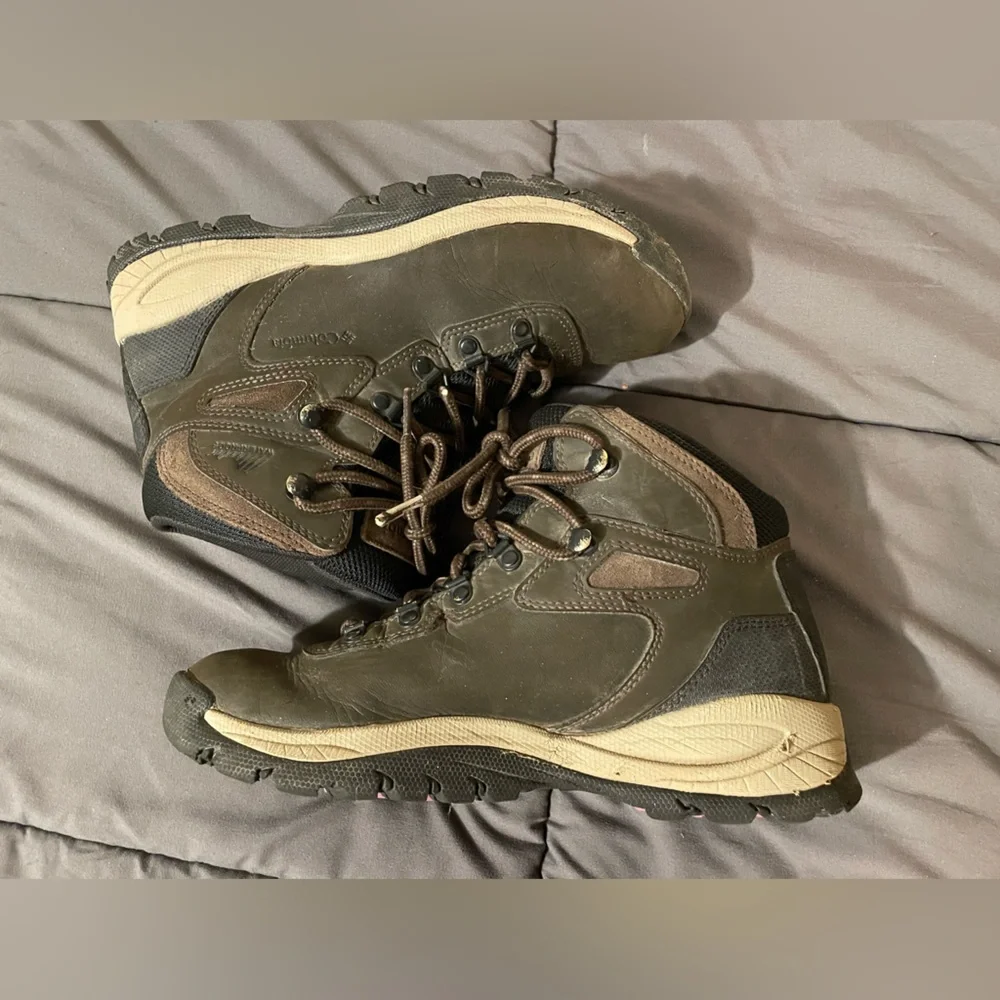Columbia Hiking Boots - Picture 3 of 4